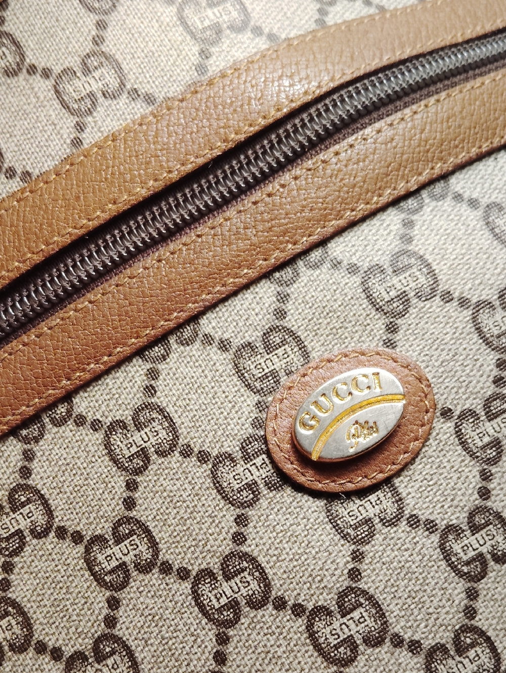 Gucci plus Tan Beige Monogram Crossbody Bag with Brown Trim - Picture 8 of 8